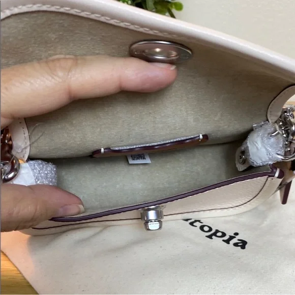 Coachtopia White Purse - Picture 5 of 8